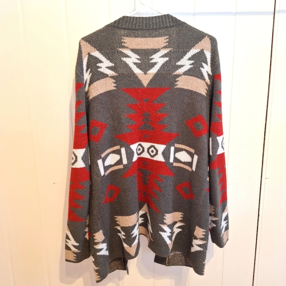 Stylish Gray & Red Western Aztec Navajo Pattern Women's Sweater Size L Like New - Picture 2 of 2